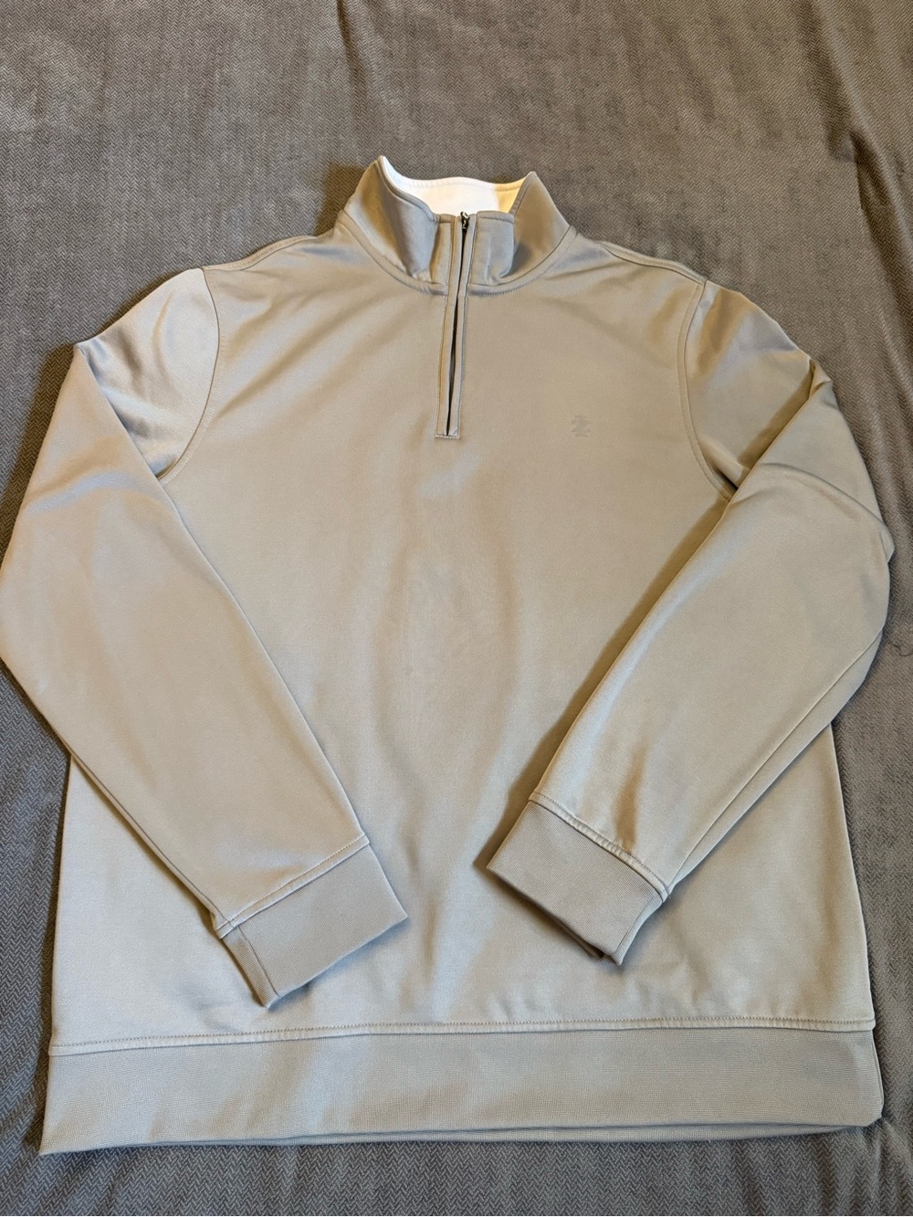 Izod Men's Gray Quarter-Zip Performance Pullover